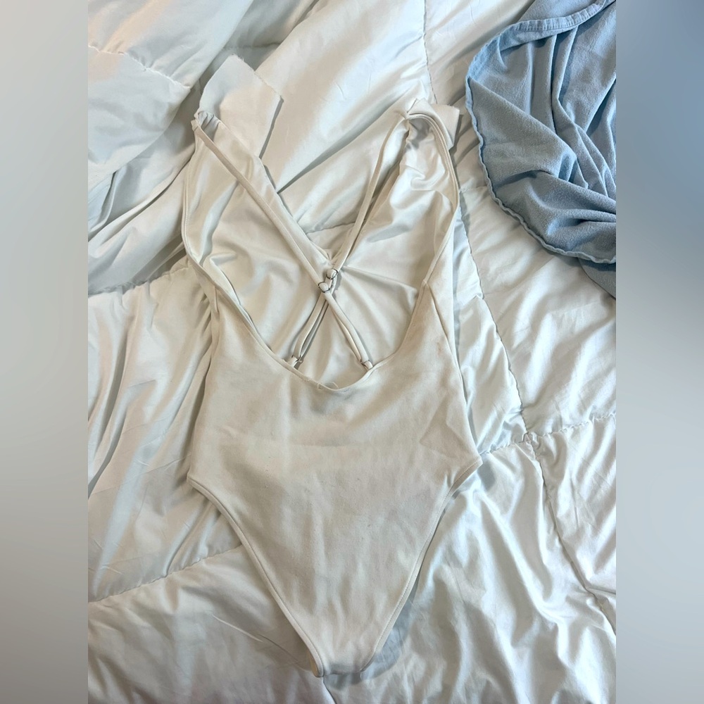 || LPA || RUFFLE BODYSUIT || WHITE || - Picture 3 of 4